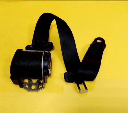 Rear seatbelt