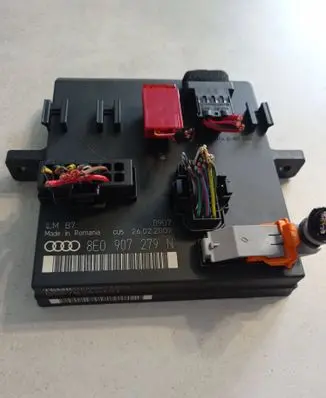 Audi A4 S4 B7 8E 8H Comfort/convenience module 8E0907279N