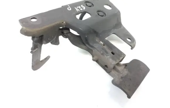 Audi A6 S6 C6 4F Engine bonnet/hood lock/latch loop/hook 4F0823480B