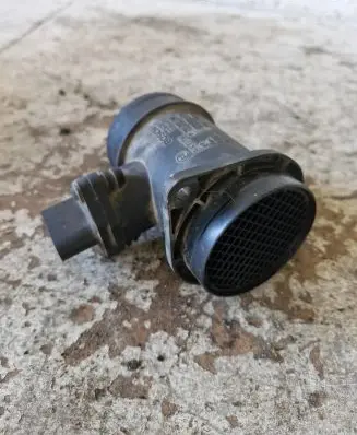 Volkswagen PASSAT B5 Mass air flow meter 0281002216