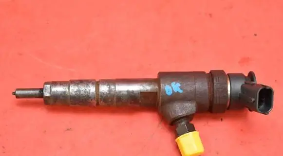 Peugeot 208 Fuel injector 0445110339