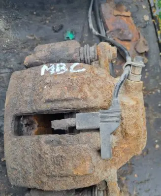 Mercedes-Benz C W203 Front brake caliper