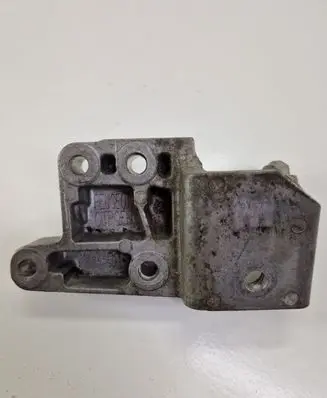 Peugeot 508 Engine mounting bracket 9677163980