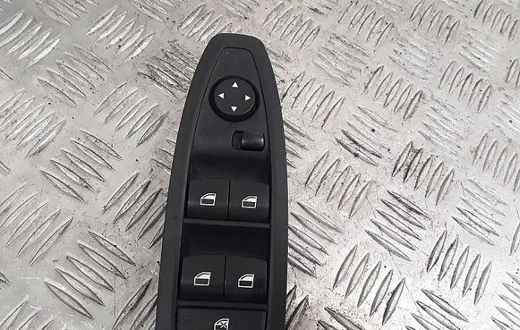 BMW 1 F20 F21 Electric window control switch 920811003