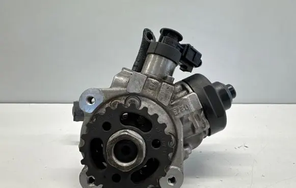 Skoda Superb B6 (3T) Fuel injection high pressure pump 0445010526 11200213 03L130755L
