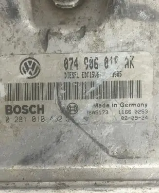 Volkswagen Transporter - Caravelle T4 Engine control unit/module 074906018AK 1SA5173 0281010432