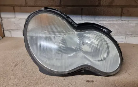 Mercedes-Benz C W203 Headlight/headlamp A2038200861 0301166602