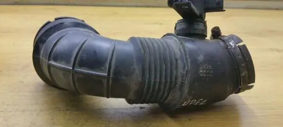 Opel Insignia A Air intake hose/pipe 55561787 327763967 E10942A01