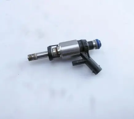 Audi A4 S4 B8 8K Fuel injector 06L906036C