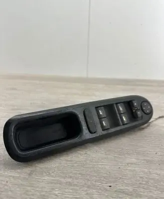 Peugeot 407 Electric window control switch 53269700 53269704