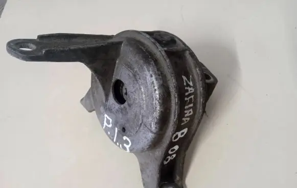 Opel Zafira B Engine mount bracket 13125627