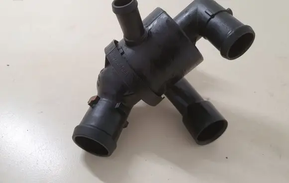 Thermostat/thermostat housing