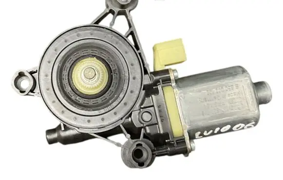 Volkswagen Golf VII Front door window regulator motor 0130822716 S850202100