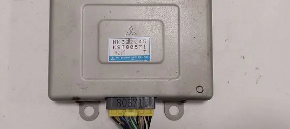 Mitsubishi Pajero Engine control unit/module MK322045 K8T80571 8205