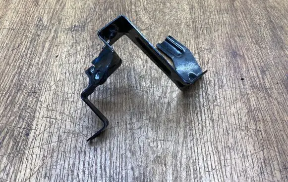 Volkswagen Touareg II Bracket in trunk/boot 7P0422491D 1017