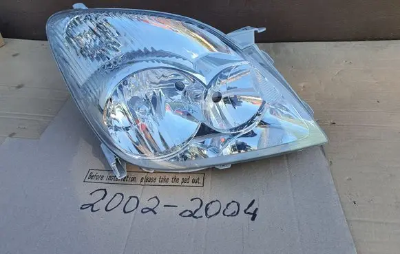 Toyota Corolla Verso E121 Headlight/headlamp