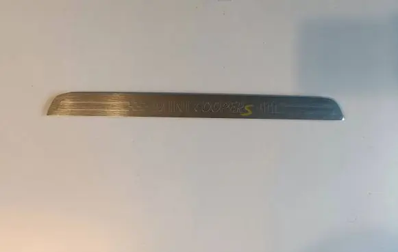 Foot area side trim