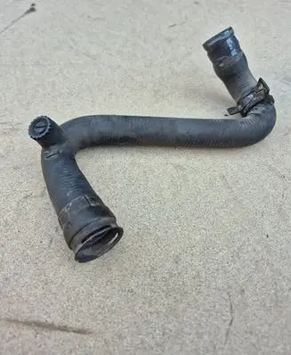Coolant pipe/hose