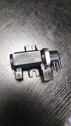 BMW 5 E60 E61 Vacuum valve 72279600