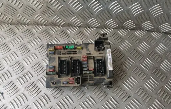 Peugeot 307 Fuse module 9646405280 BSMB3
