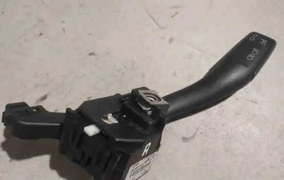 Audi A3 S3 A3 Sportback 8P Indicator stalk 8P0953513A