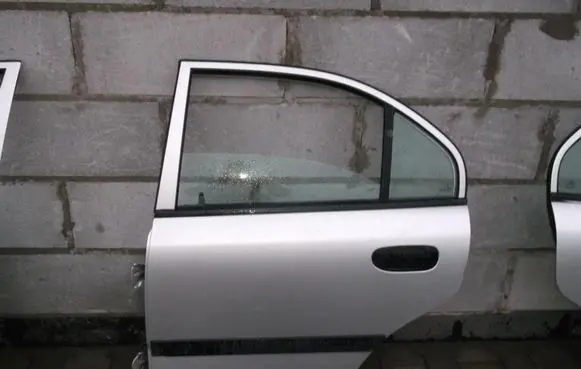 Mitsubishi Carisma Rear door