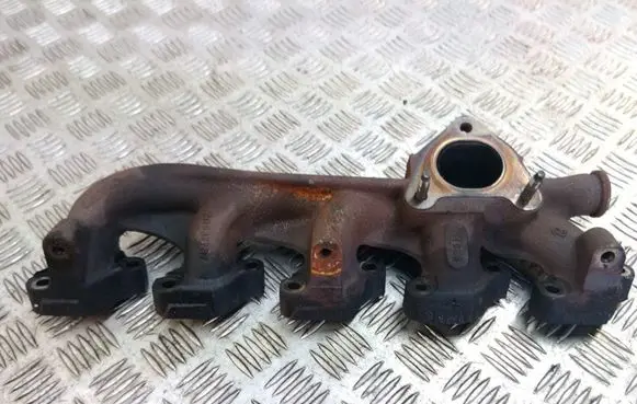 Volvo S60 Exhaust manifold 30637797