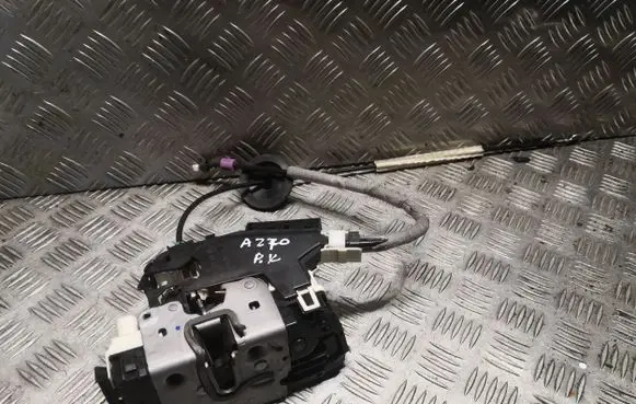 Mercedes-Benz E A207 Front door lock 2047203735 A2047203735