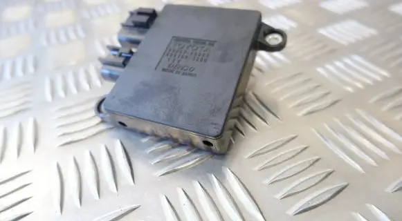 Lexus RX 330 - 350 - 400H Fan control module 8925726020