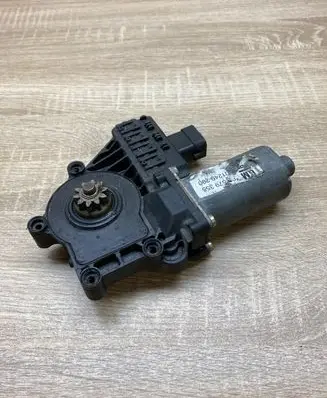 Opel Zafira A Front door window regulator motor 90579355 0210000602