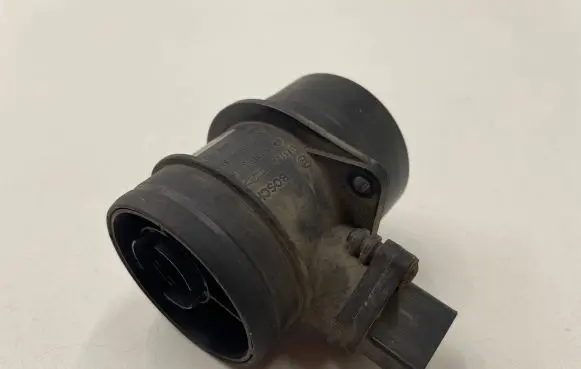 Volkswagen Touran I Mass air flow meter 074906461BX 0986284107 0281002462