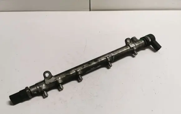 Mercedes-Benz E W211 Fuel main line pipe A6110780449 A6460700295 0281002504