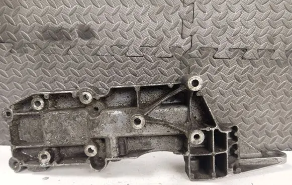Volvo V70 Engine mounting bracket 8642196