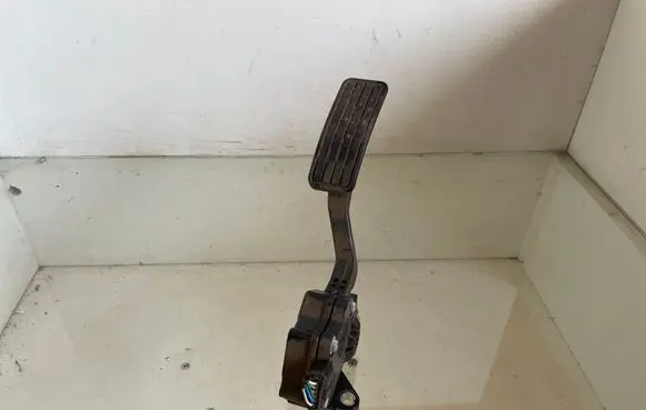 Subaru Forester SH Accelerator throttle pedal 36010AG140 1988007120 05M26C00119