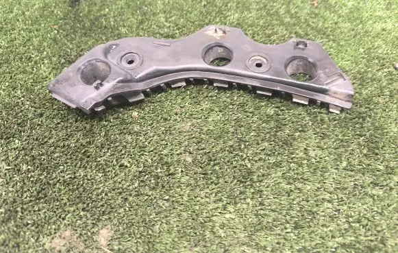 Volkswagen PASSAT CC Front bumper mounting bracket 3C8807183