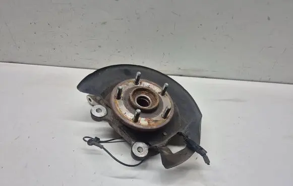 Chrysler Town u0026 Country V Front wheel hub 04743579AB