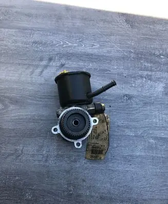 Mazda 626 Power steering pump