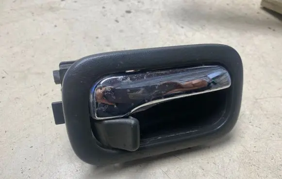 Nissan X-Trail T30 Rear door interior handle 