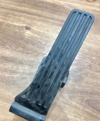 Mercedes-Benz C W205 Accelerator throttle pedal A2043000004 3199 140313