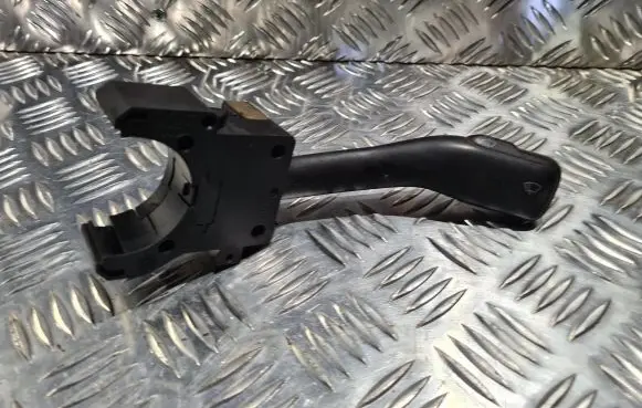 Volkswagen PASSAT B5 Wiper speed switch 
