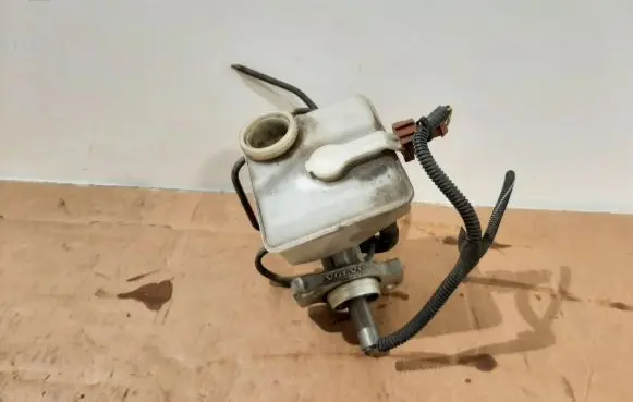 Volvo V70 Master brake cylinder 8646007