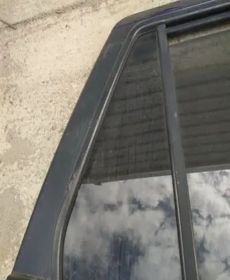Hyundai Santa Fe Rear vent window glass 