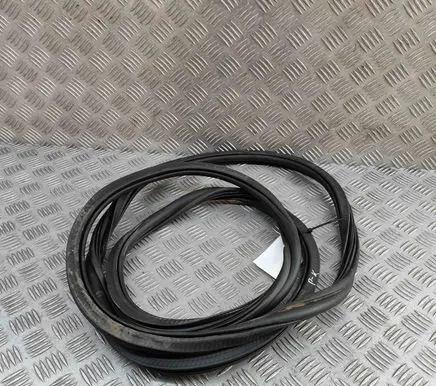 Porsche Macan (95B) Rubber seal front coupe door 95B831721E
