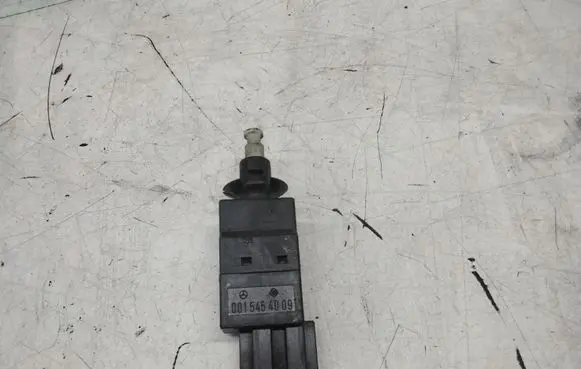 Mercedes-Benz E W211 Brake pedal sensor switch 0015454009