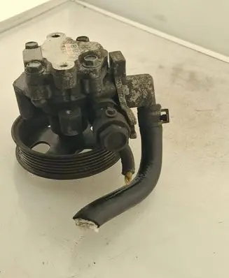 Hyundai Tucson JM Power steering pump 571002E300 7831F446