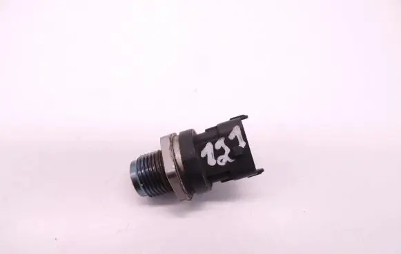 Volvo S60 Fuel pressure sensor D121