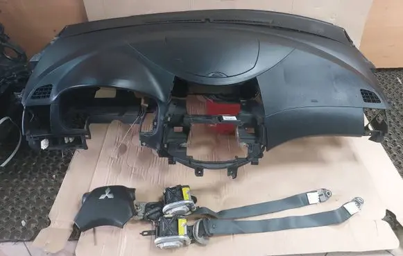 Mitsubishi Grandis Dashboard