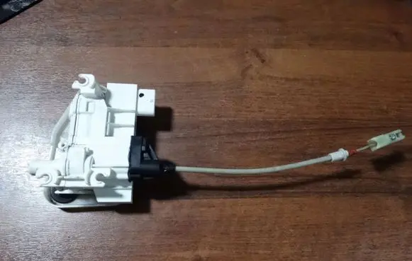 BMW X6 F16 Front door lock (next to the handle) 7419843