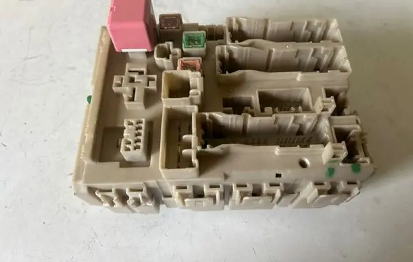 Toyota Avensis T270 Fuse box set 8273005150C 291211F22