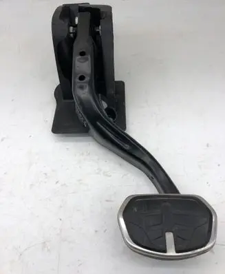 BMW X1 U11 Brake pedal 6891125